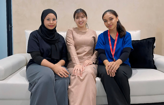 Slider image (2) Shiny Teeth Dental